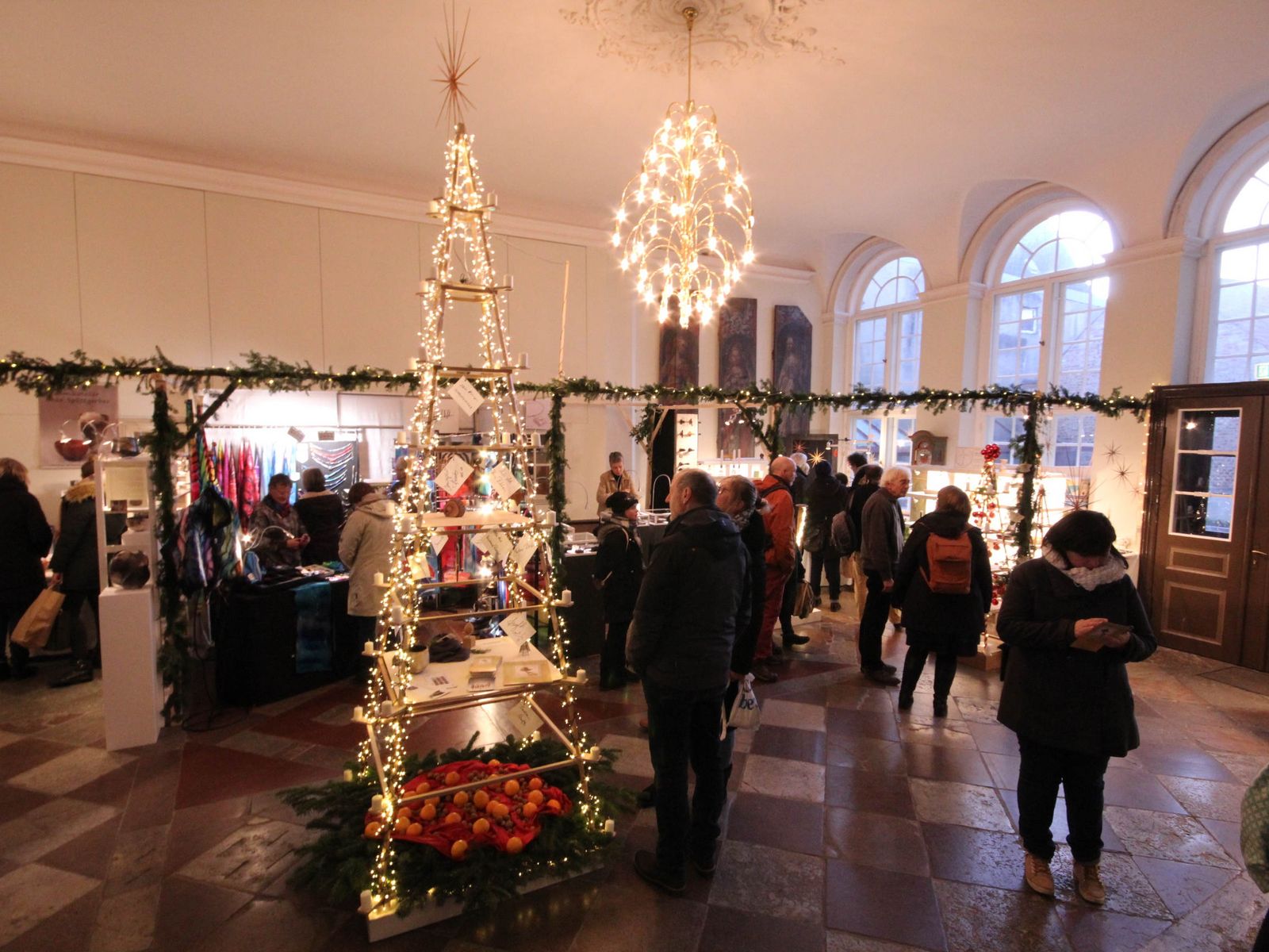 Hohegus zum Weihnachtsmarkt in Lübeck