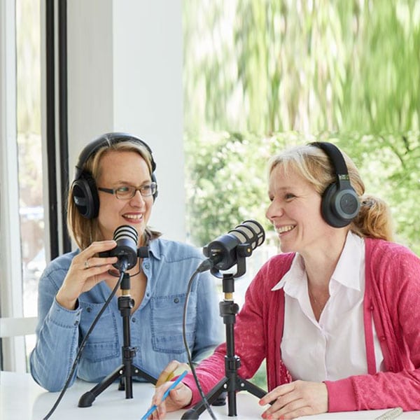 Inka Schmeling nd Kathrin Sander von Merian Podcast - Reisen beginnt im Kopf mit den Podcast-Tipps