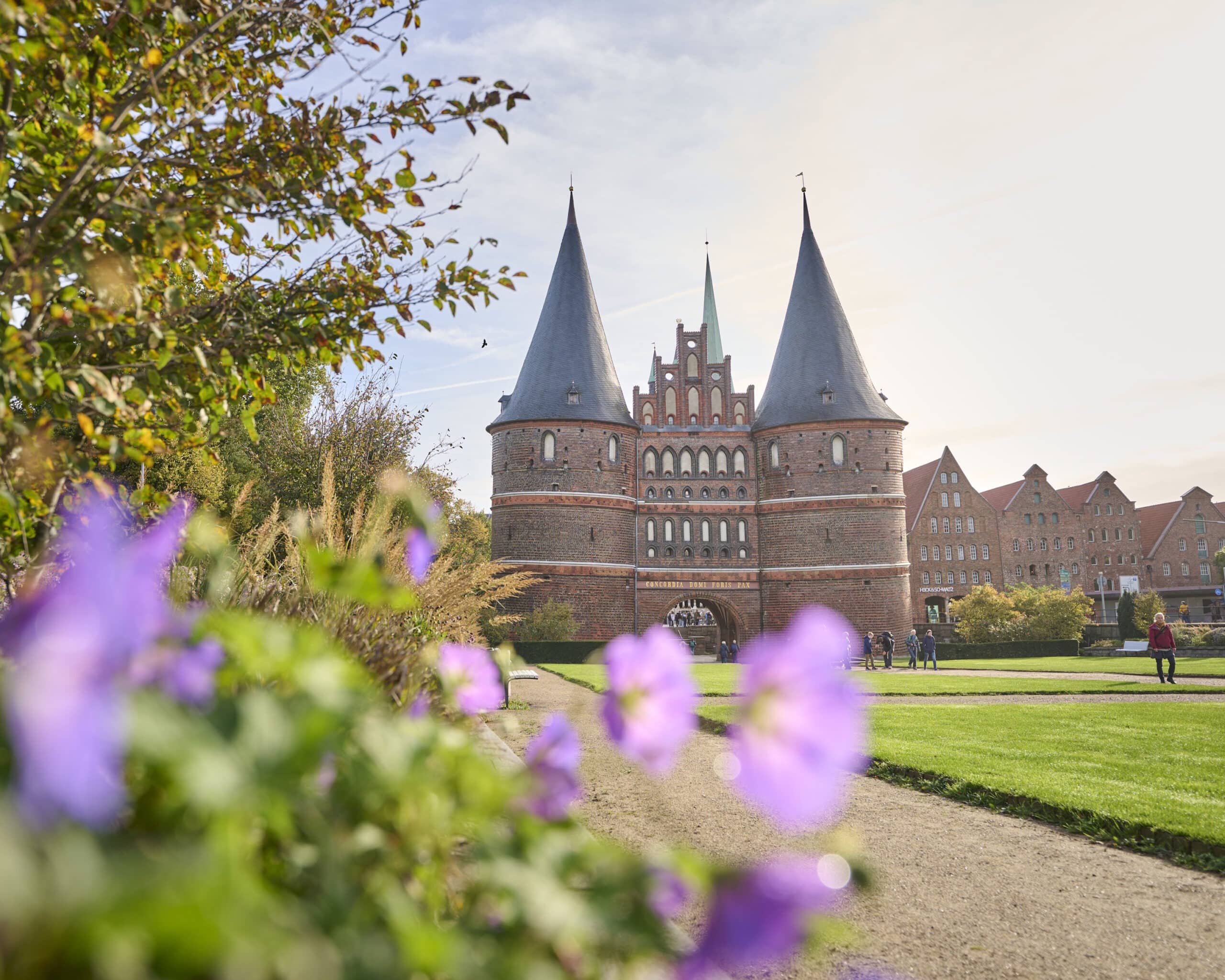 Start 1 Luebeck Holstentor im Fruehling 2 © DZT Jens Wegener scaled