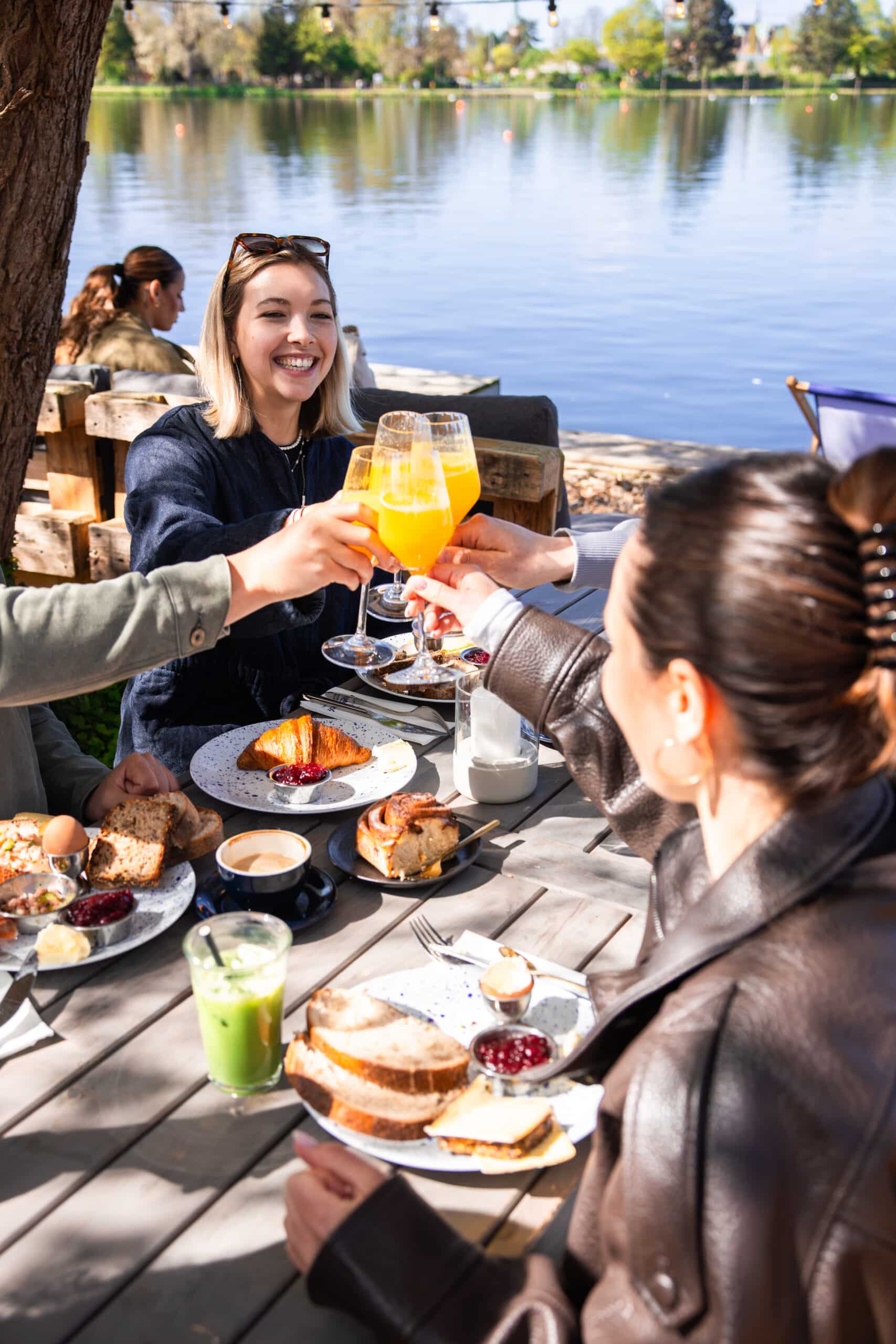 Frühstücken im Bootshaus Marli